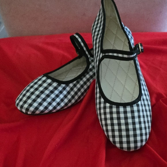 Black and White Fabric Checked Women's Shoes Size 8 New W/O Box. So Cute!!! - Picture 1 of 8